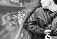 В Терновке парень стащил с прилавка… две пачки кофе