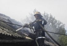 Вместе с сухой травой в Павлограде сгорело несколько хозяйственных построек