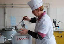 В Першотравенске открылась бесплатная столовая для переселенцев