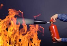 В Павлограде загорелся салон внедорожника. Есть пострадавший (ВИДЕО)