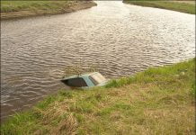 Возле с. Вербки автомобиль съехал в реку