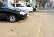 В Павлограде активисты борются со стихийной парковкой