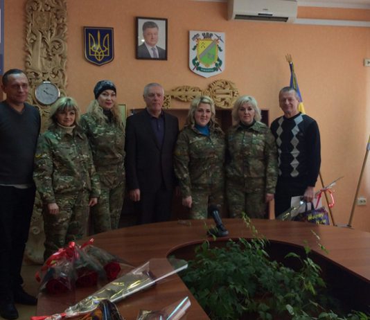 Волонтёры пожелали павлоградцам мира в новом году