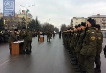 Солдаты приняли присягу на Соборной площади Павлограда (ВИДЕО)