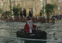 Новогодний утренник… в бассейне