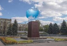 На постаменте, где раньше стоял памятник Ленину, предлагают разместить глобус