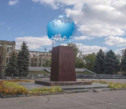 На постаменте, где раньше стоял памятник Ленину, предлагают разместить глобус