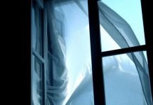 В Павлограде девочка выпала из окна 5-го этажа