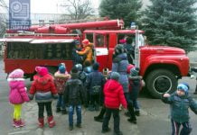 Павлоградские спасатели рассказали дошколятам о своей работе