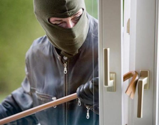 В Павлограде злоумышленник вынес из квартиры набор инструментов