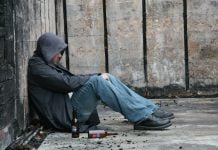 После подорожания водки алкоголиков меньше не стало — медик