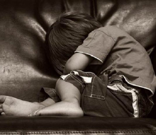 Из-за равнодушия матери ребенок страдает от неизлечимой болезни