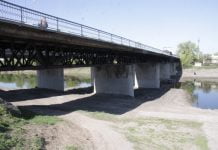 Полиция Павлограда устанавливает личность женщины, тело которой обнаружили под мостом (Осторожно: ФОТО)