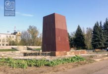 В Павлограде начался демонтаж постамента памятника Ильичу