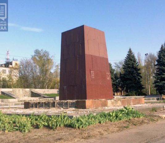 В Павлограде начался демонтаж постамента памятника Ильичу