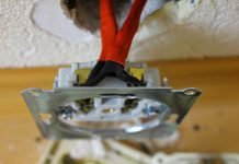 В Павлограде ребенок получил ожог кисти, играясь с розеткой