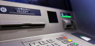 На скамье подсудимых оказались хакеры, взламывавшие банкоматы