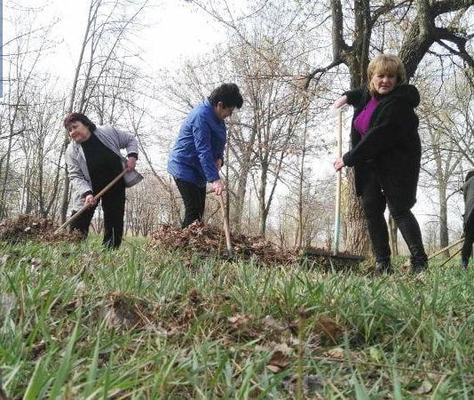 Жители Павлограда вышли на уборку (ФОТОРЕПОРТАЖ)