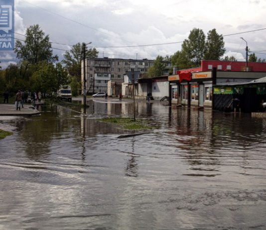 Венеция по-павлоградски: улицу Западнодонбасскую снова затопило (ФОТО)