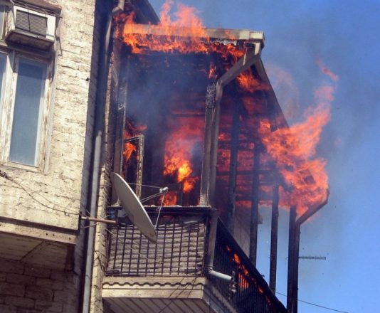 Один дома: во время пожара в квартире оказался только 6-летний мальчик