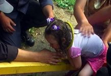 В Павлограде спасатели доставали ребенка, зажатого качелей