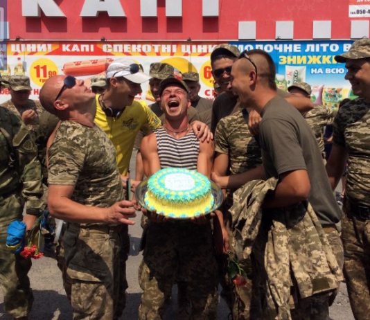 Павлоград встречал дембелей из зоны АТО (ФОТО и ВИДЕО)