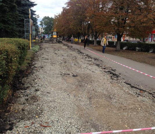 В центре Павлограда начались работы по укладке брусчатки (ВИДЕО)