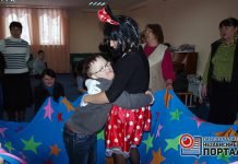 Святой Николай подарил особенным деткам билет в театр и шоу мыльных пузырей (ФОТО)