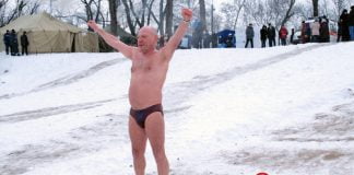 Как павлоградцы празднуют Крещение Господне (ФОТО и ВИДЕО)