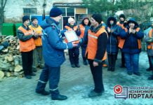 Коммунальщик, вытащивший детей из реки, получил награду