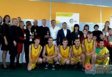 В спортзале Павлоградской школы появилось уникальное половое покрытие