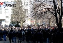 «Зарплату!», — скандировала толпа: шахтёры собрались на митинг возле здания ДТЭК (ФОТО и ВИДЕО)