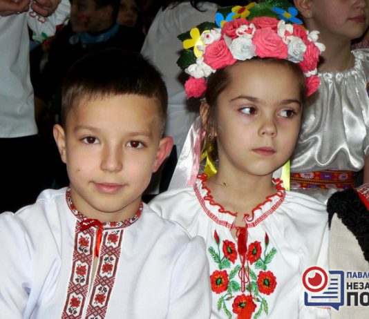 Ученики школы №5 колядуют в феврале (ФОТО)