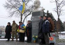 В Павлограде общественные активисты почтили память Небесной сотни (ФОТОРЕПОРТАЖ)