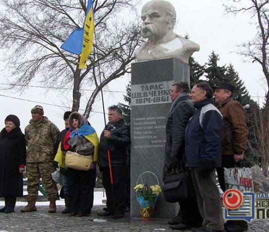 В Павлограде общественные активисты почтили память Небесной сотни (ФОТОРЕПОРТАЖ)