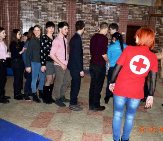 Павлоградские школьники учились противостоять насилию с помощью смоделированных ситуаций