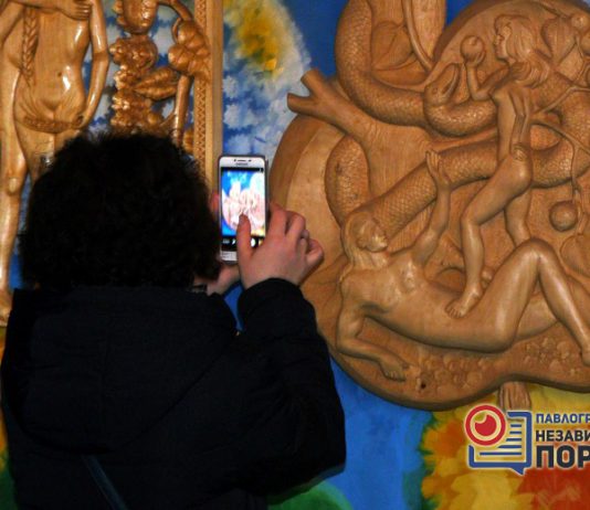 В ГКДЦ «МИР» открылась выставка павлоградского скульптора