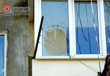 На Горветке дерево разбило новенький балкон павлоградца (ФОТО)