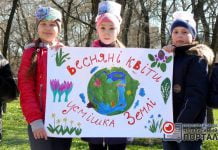 Пока дети призывают охранять первоцветы, взрослые ими торгуют (ФОТО)