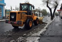 На улицы Павлограда вывели снегоуборочную технику (ФОТО и ВИДЕО)
