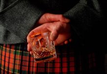 Павлоградец вынес из супермаркета три бутылки дорогого виски