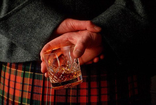 Павлоградец вынес из супермаркета три бутылки дорогого виски