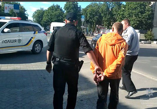 В Павлограде задержали грабителя, который выхватил телефон у 11-летней девочки