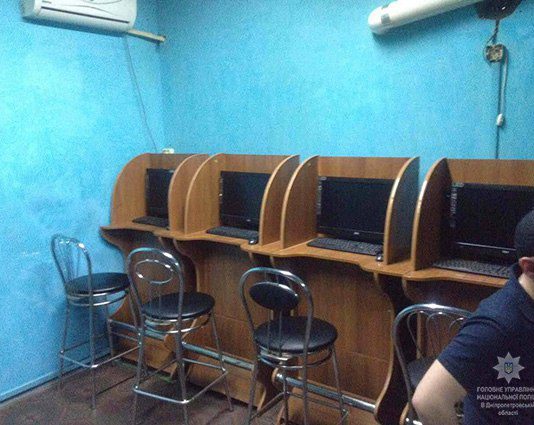 Должностные лица Першотравенска могут быть причастны к работе залов игровых автоматов — полиция