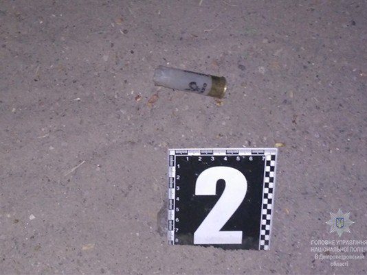 Соседская война: в Павлограде мужчина прострелил соседу колено из охотничьего ружья
