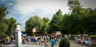 Дождь не помешал павлоградцам отметить День Конституции (ФОТО и ВИДЕО)