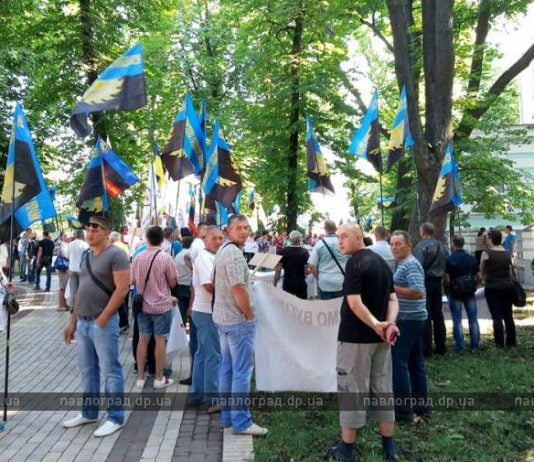 В Киеве митинговали шахтеры-регрессники из Павлограда. Митинг закончился голодовкой