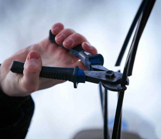 Прохожие помогли задержать воров кабеля