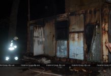 В Павлограде подожгли строительный вагончик. Видео с места событий