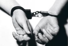 Павлоградец воровал крышки люков и складывал их в багажник